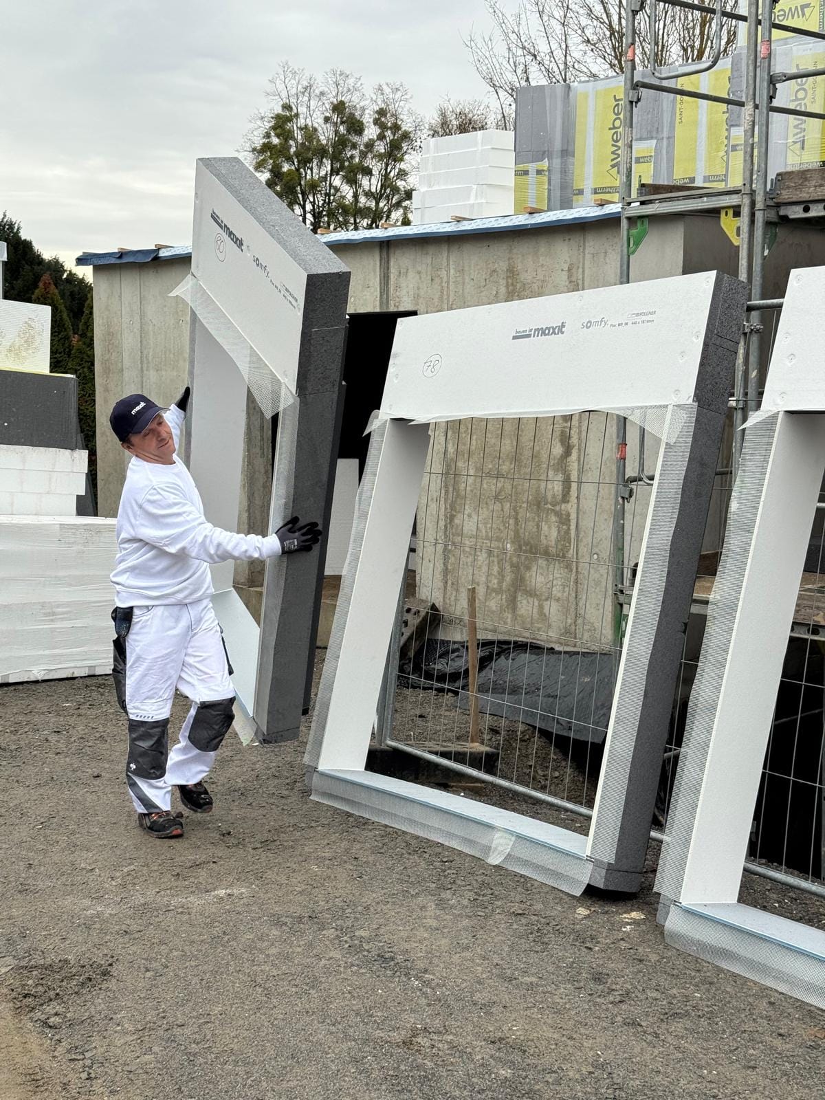 Sonnenschutz ab Werk: Vorkonfektionierte Zarge spart Zeit