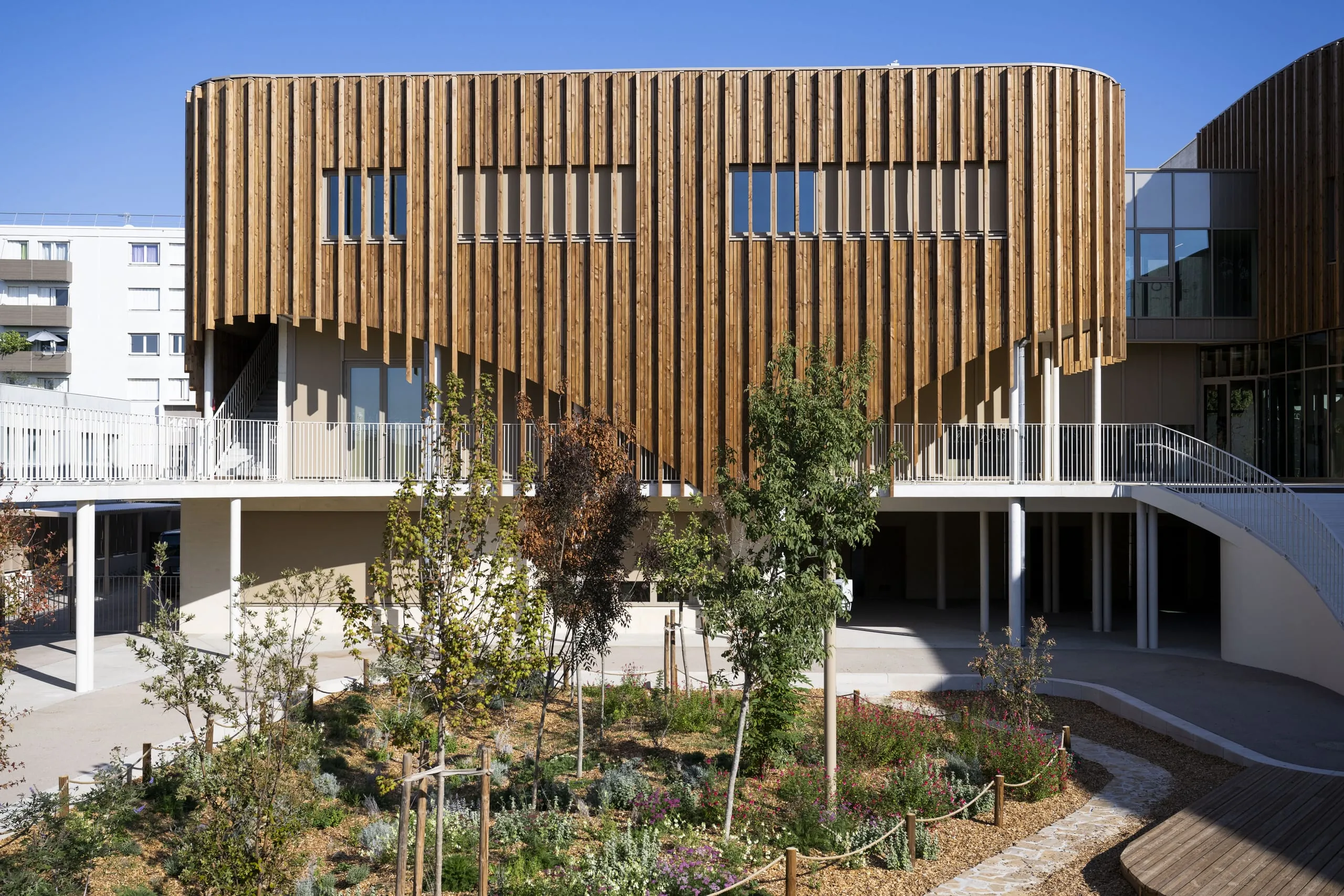 Fassadenmarkisen von Griesser für Schulkomplex in Montpellier